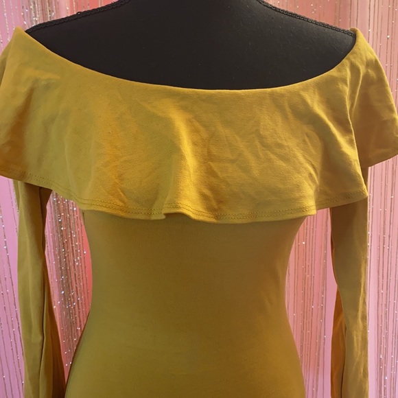 MUST GO!!! NWT FashionNova Gold off shoulder Bodycon - XS - Picture 3 of 6
